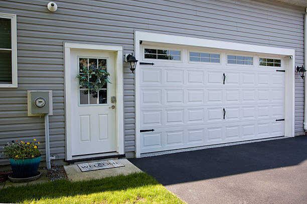 24/7 Emergency Garage Door Panel Replacement experts in Kentwood, LA